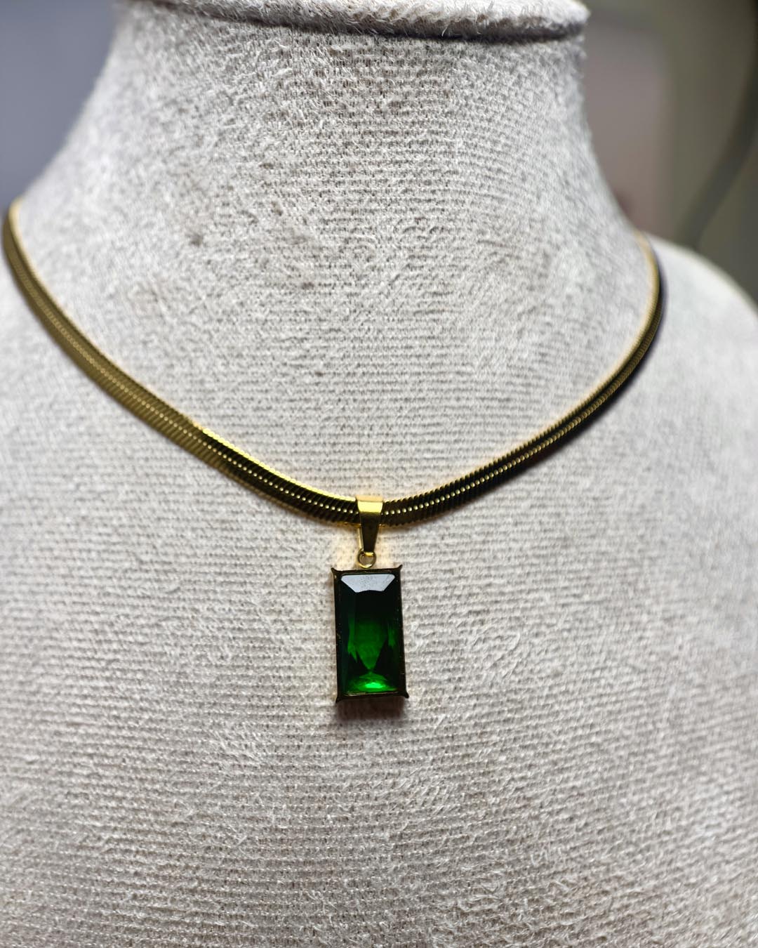Emerald Snake Chain Pendent Set