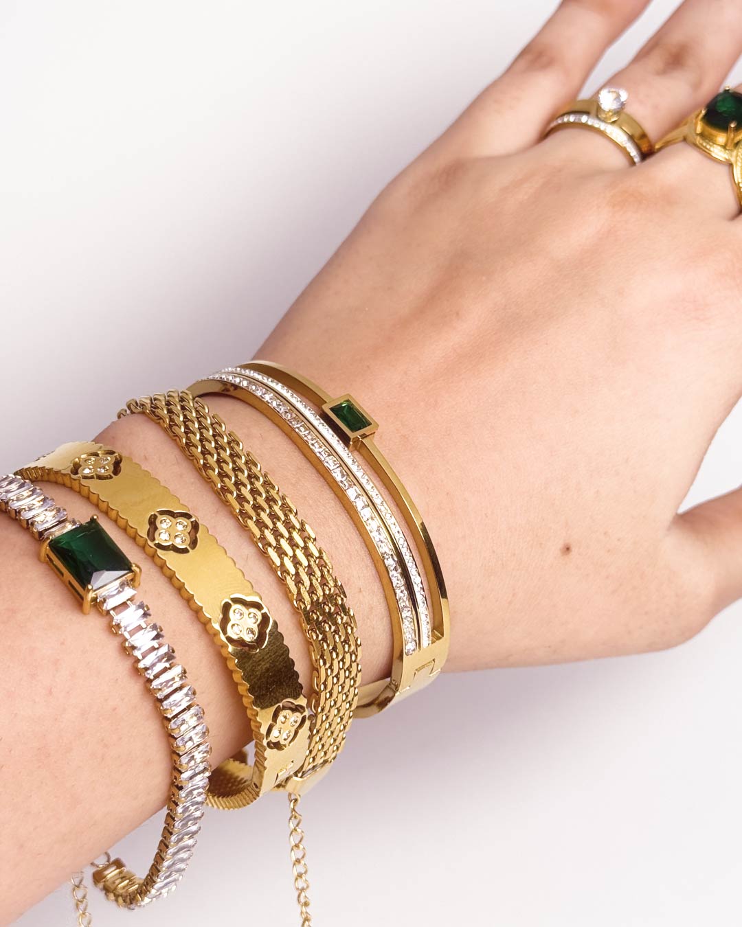 Hollow four leaf Clover Bangle