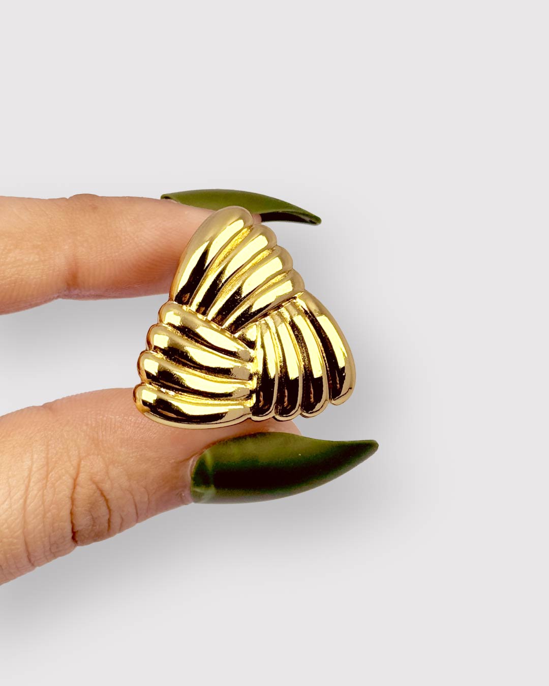 Adjustable textured Triangle Ring